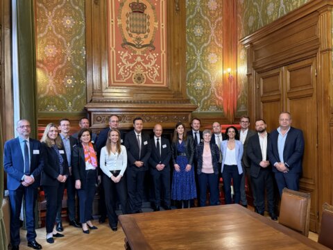 ©Acteurs du franco-allemand, L’équipe dirigeante d’EMME et leurs partenairesindustriels et institutionnels lors de la signature officielle du projet à Paris le 9 avril 2026.